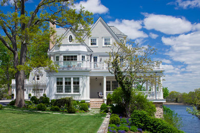 Huge elegant three-story exterior home photo in New York