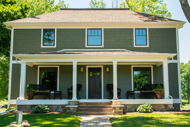 Diseño de fachada verde de estilo de casa de campo con revestimiento de aglomerado de cemento