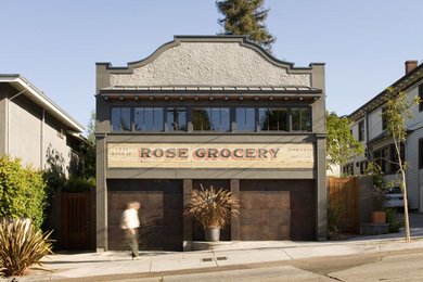 サンフランシスコにある高級なトランジショナルスタイルのおしゃれな家の外観 (混合材サイディング) の写真