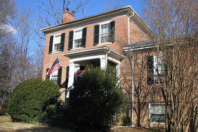 Example of a classic exterior home design in Richmond