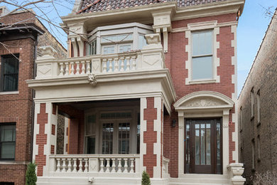 シカゴにあるトランジショナルスタイルのおしゃれな家の外観の写真