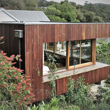 Holiday House, Lorne