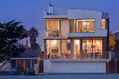Photo of a contemporary house exterior in Los Angeles.