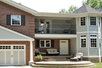 Example of a classic exterior home design in Louisville