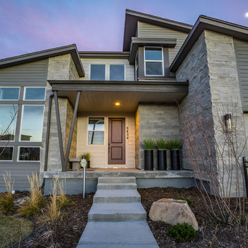 Home Exterior With a Blend of Modern and Traditional Design