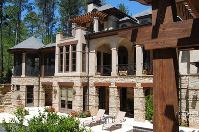 Foto de fachada beige tradicional grande de tres plantas con revestimientos combinados y tejado a cuatro aguas
