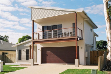 This is an example of a coastal house exterior in Brisbane.