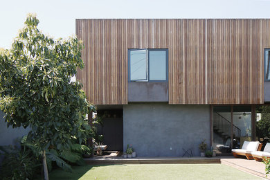 Inspiration for a modern exterior home remodel in Los Angeles