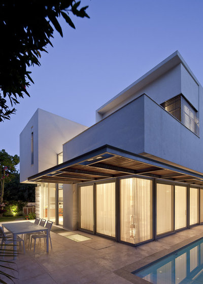 Moderne Façade by Amitzi Architects