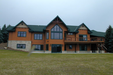 Example of an exterior home design in Milwaukee