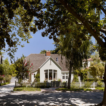 Houzz Tour: A Sweet Tudor Cottage Gets a Sophisticated Update