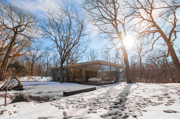 Midcentury Exterior Houzz TV: See What It’s Like to Live in a Glass House