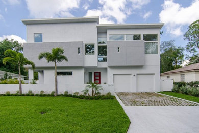 Modelo de fachada de casa gris contemporánea extra grande con revestimiento de hormigón