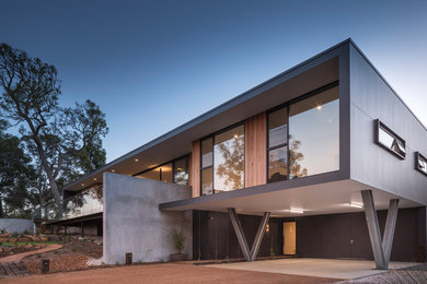 Großes, Zweistöckiges Modernes Einfamilienhaus mit Mix-Fassade, schwarzer Fassadenfarbe, Flachdach und Misch-Dachdeckung in Perth