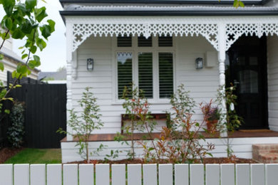 メルボルンにあるヴィクトリアン調のおしゃれな家の外観の写真