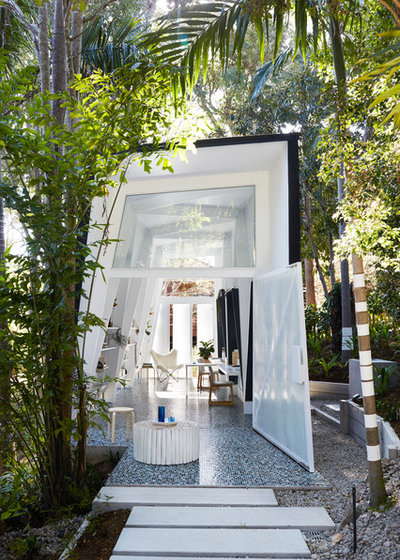 Contemporary House Exterior IndigoJungle Garden Studio