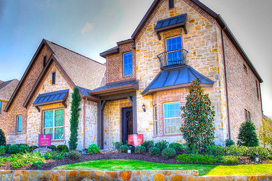 Traditional exterior home idea in Dallas