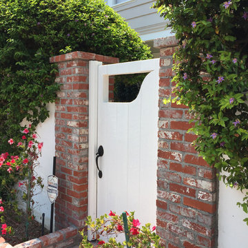 Inviting cottage style entrance