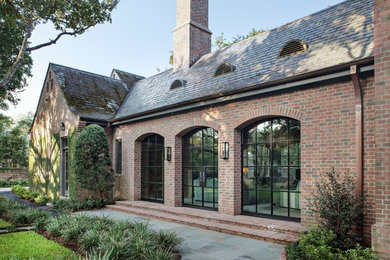 Traditional exterior home idea in Houston