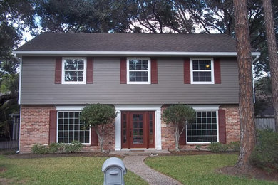 Photo of a traditional house exterior in Houston.