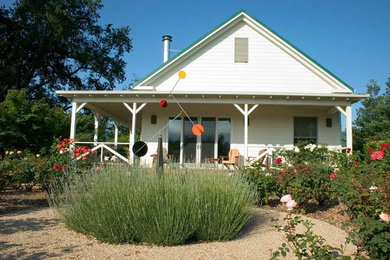 Example of a classic white one-story vinyl exterior home design in Other