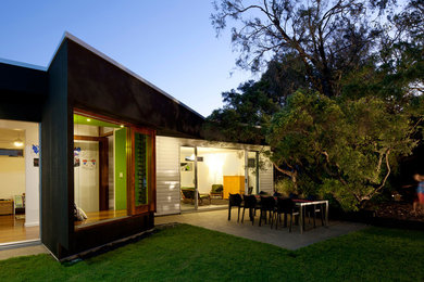 Inspiration for a contemporary one-story exterior home remodel in Brisbane