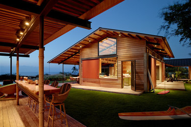 ハワイにあるおしゃれな家の外観の写真