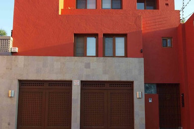 メキシコシティにあるコンテンポラリースタイルのおしゃれな家の外観の写真
