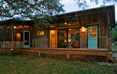 Houzz Tour: Salvaged Parts Form a New-Old Texas Hideaway