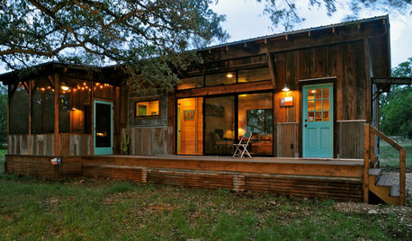 Houzz Tour: Salvaged Parts Form a New-Old Texas Hideaway