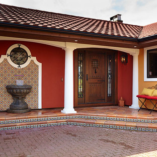 Inspiration pour une façade de maison sud-ouest américain.