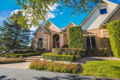 Example of a classic exterior home design in Grand Rapids