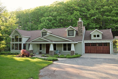 Example of an exterior home design in Grand Rapids