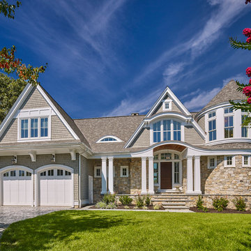 Lakefront/Coastal Residence