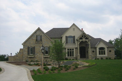 Traditional exterior home idea in Milwaukee