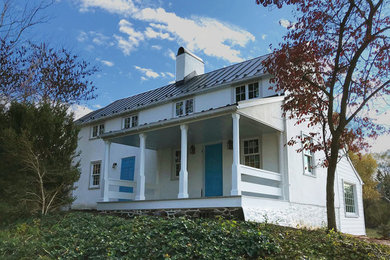 ワシントンD.C.にある小さなカントリー風のおしゃれな家の外観 (コンクリート繊維板サイディング) の写真