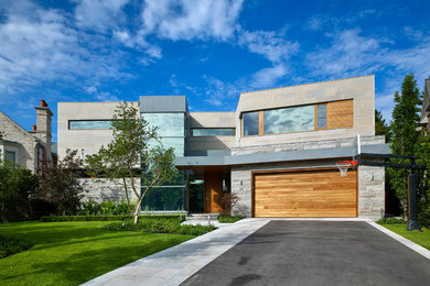 Diseño de fachada gris contemporánea grande de dos plantas con revestimiento de piedra y tejado plano
