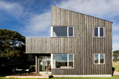 This is an example of a contemporary house exterior in Hobart.