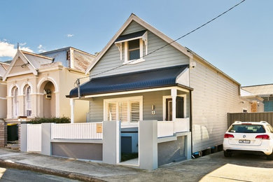 シドニーにあるトラディショナルスタイルのおしゃれな家の外観の写真
