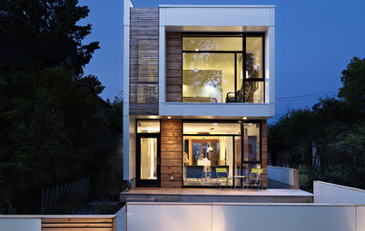 Houzz Tour: Wide-Open Views on a Narrow Canadian Lot