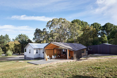 Minimalist exterior home photo in Geelong