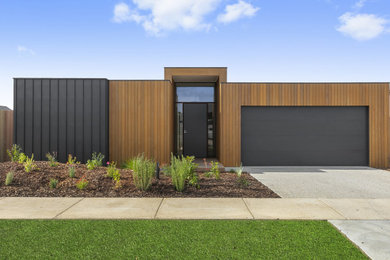 Modelo de fachada de casa moderna de tamaño medio de una planta con revestimientos combinados, tejado plano y tejado de metal