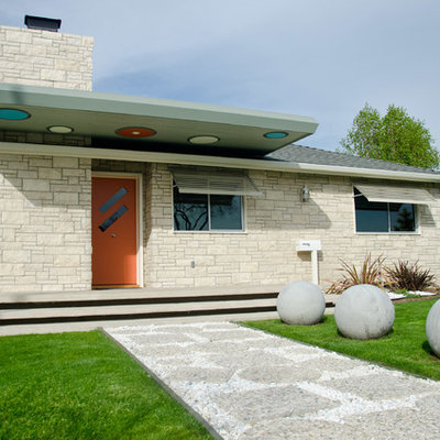 1950s one-story exterior home photo in Los Angeles with a hip roof