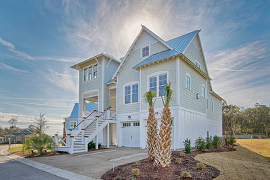 Coastal exterior home idea in Wilmington