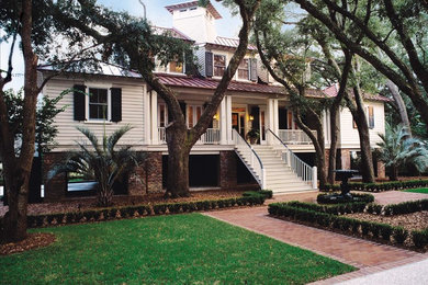 This is an example of a traditional house exterior in Charleston.