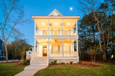 Example of a classic exterior home design in Charleston