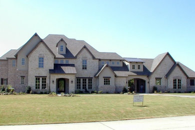Photo of a classic house exterior in Dallas.