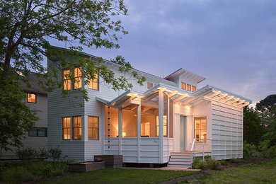 Example of a transitional white two-story vinyl house exterior design in Philadelphia