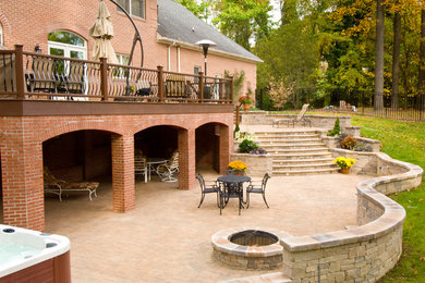 Diseño de patio tradicional grande