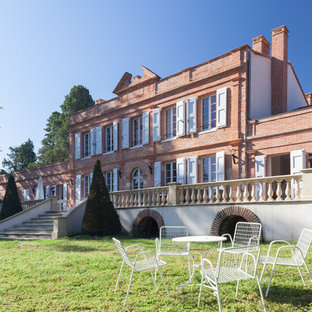 Inspiration pour une façade de maison traditionnelle.